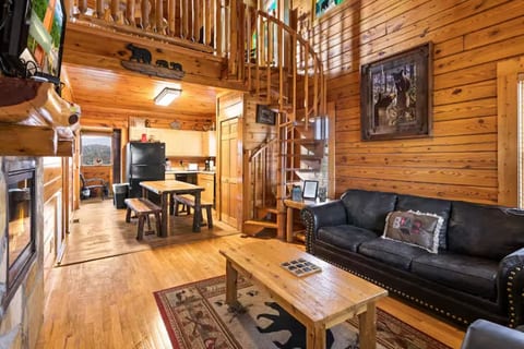 Papa Bear Paw Cabin