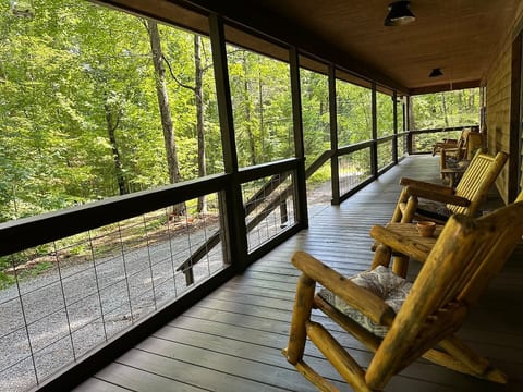 Laurelwood Luxury Cabin Hot Tub