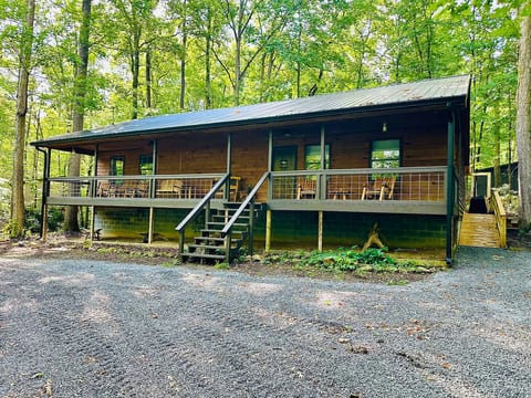 Laurelwood Luxury Cabin Hot Tub