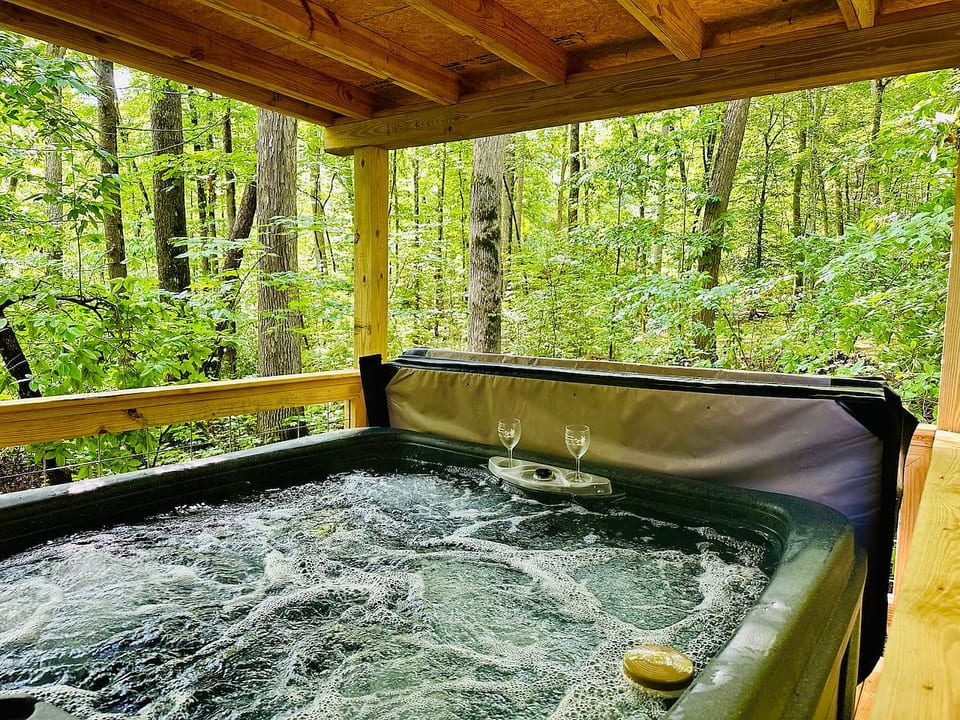 Laurelwood Luxury Cabin Hot Tub - Cosby