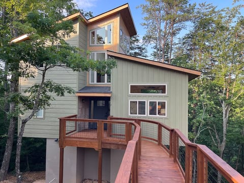 NuWay Treehouse Cabin 5 minutes to Dollywood