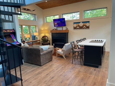 NuWay Treehouse Cabin 5 minutes to Dollywood