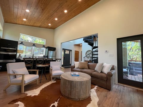 NuWay Treehouse Cabin 5 minutes to Dollywood