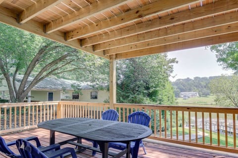 Cove Life Cabin on the Lake!