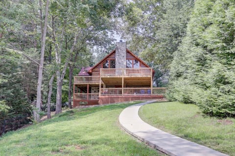 Cove Life Cabin on the Lake!