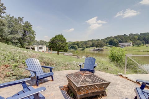 Cove Life Cabin on the Lake!