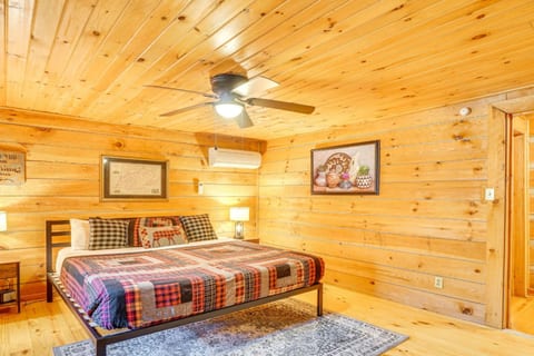 Bear In Flannel Cabin Hot Tub