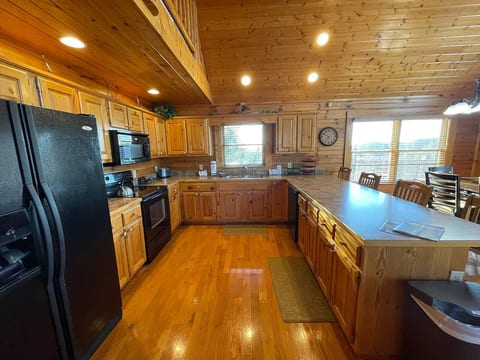 The Overlook Cabin Wears Valley Private Hot Tub