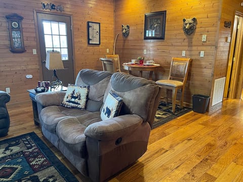 Blushing Bear Cabin Stunning Views
