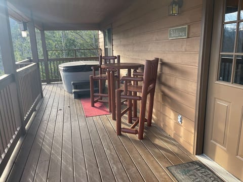 Blushing Bear Cabin Stunning Views