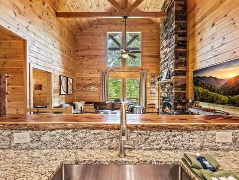 Tranquil Timbers/Hot Tub/ Game room