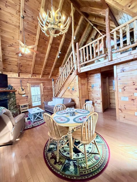 Mossy Trail Treasure Gatlinburg Pigeon Forge Cabin