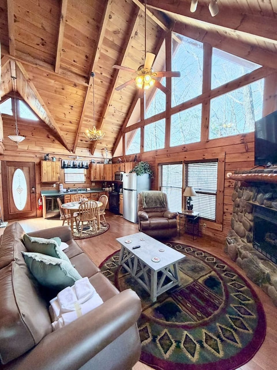 Mossy Trail Treasure Gatlinburg Pigeon Forge Cabin - Sevierville