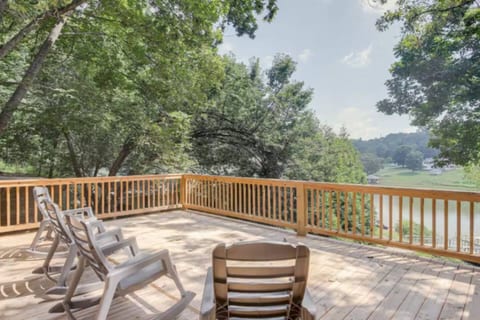 The Waters Edge Private Dock and Hot tub