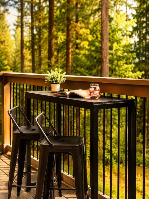 Moonlight Mountain Family Getaway! Indoor Pool Hot Tub! Near Parkway!