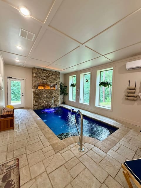Moonlight Mountain Family Getaway! Indoor Pool Hot Tub! Near Parkway!