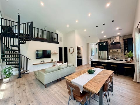 Smoky Hills Luxury Gatlinburg Retreat