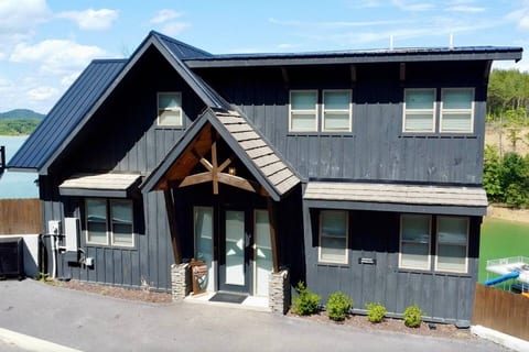Luxury Indoor pool, Hot Tub, Game Loft, Theater