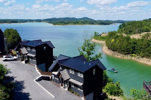 Luxury Indoor pool, Hot Tub, Game Loft, Theater