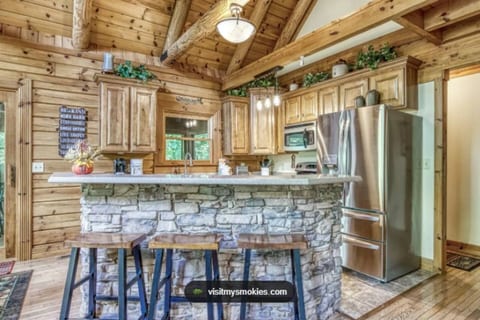 Blue Sky Cabin Hot Tub, Game room, Smoky Mtn Park