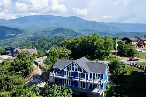 Million-Dollar Views 4BR Hot Tub /Game Room/ Pool