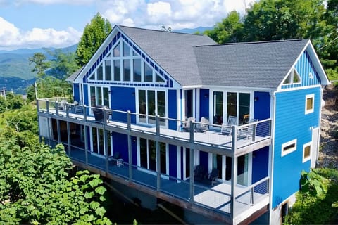Million-Dollar Views 4BR Hot Tub /Game Room/ Pool