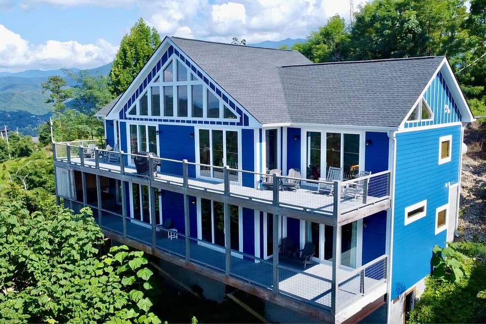 Million-Dollar Views 4BR Hot Tub /Game Room/ Pool - Gatlinburg
