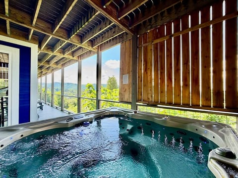 Million-Dollar Views 4BR Hot Tub /Game Room/ Pool