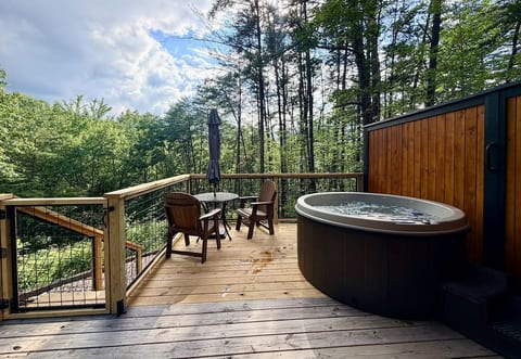 Luxury Romantic Acorn Summit Hot Tub Fire Pit