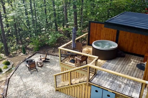 Luxury Romantic Acorn Summit Hot Tub Fire Pit