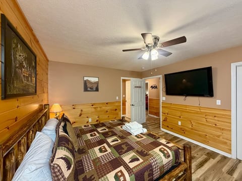Cozy Bear Chalet/Hot tub/Fire Pit/Dollywood