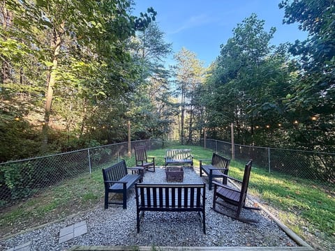 Cozy Bear Chalet/Hot tub/Fire Pit/Dollywood