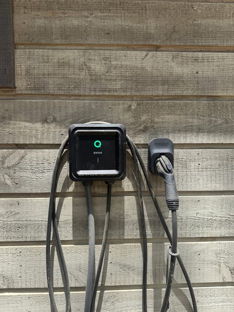 Summer Firepit & Hot Tub Cabin - EV Charger, Games
