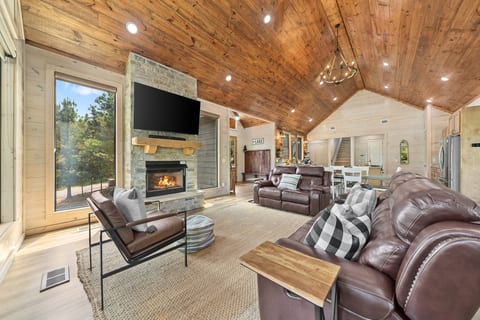 Hochatown Cabin Private Pool Hot Tub Game Room