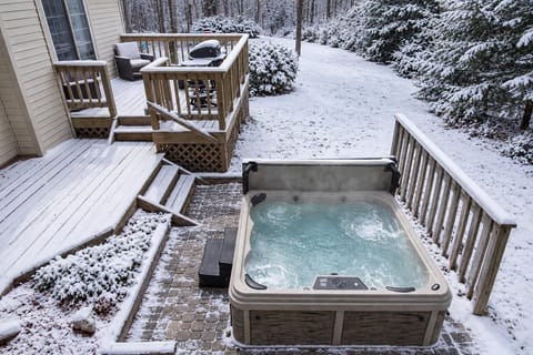 Outdoor Oasis: Unwind in the inviting hot tub surrounded by lush greenery—your relaxation haven awaits!