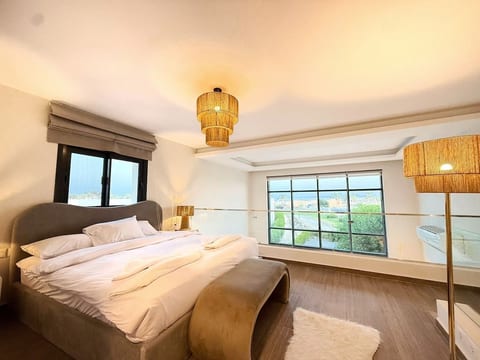 Beachfront Loft Garden, Beach & Pool access image 3