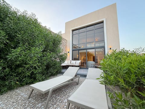 Beachfront Loft Garden, Beach & Pool access image 1
