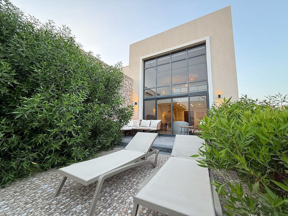 Beachfront Loft Garden, Beach & Pool access image 1