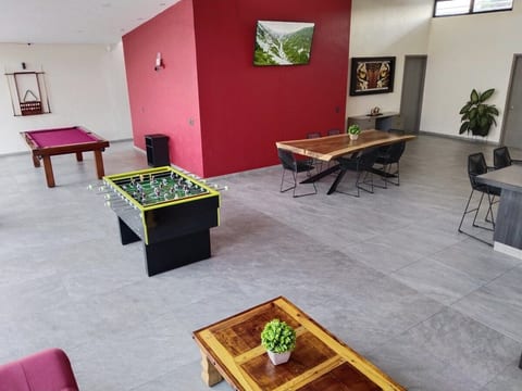 Creative spaces for the whole family, with 65"Smart TV