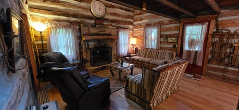The Hemlock Homeplace — Cozy 1910 Log Cabin