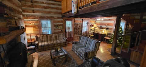 The Hemlock Homeplace — Cozy 1910 Log Cabin