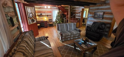 The Hemlock Homeplace — Cozy 1910 Log Cabin