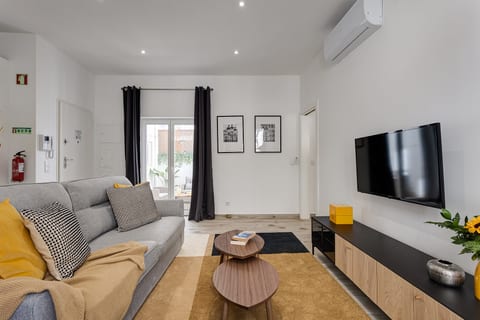 Baixa Garden: 2BR + Patio | Groups & Families
