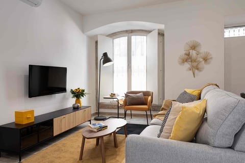 Baixa Garden: 2BR + Patio | Groups & Families
