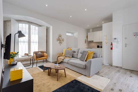 Baixa Garden: 2BR + Patio | Groups & Families