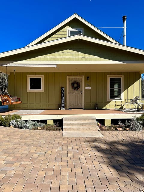 Cozy & Modern Cabin in Downtown Payson w/Hot Tub image 1