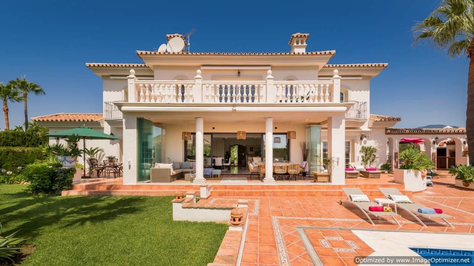 Luxury Golden Mile Villa Marbella With Pool - Marbella