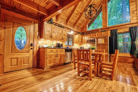 Eat in kitchen with dining for 4