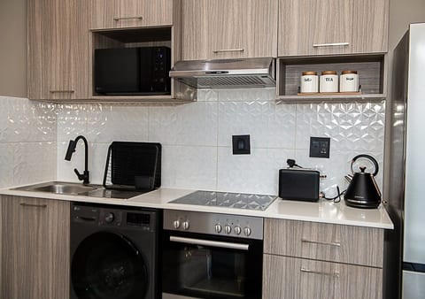 The Bolton 262 | Luxury 1BR in Rosebank image 5