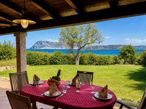 CAPO CODA CAVALLO VILLA SALINEDDA GIARDINO VISTA MARE